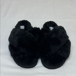 Old Navy Black Furry Slippers Sz 7